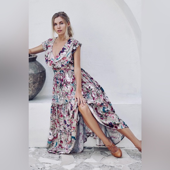 ELF Dresses & Skirts - Elf Looking Back Ruffle Midi Dress Gray Floral Small S